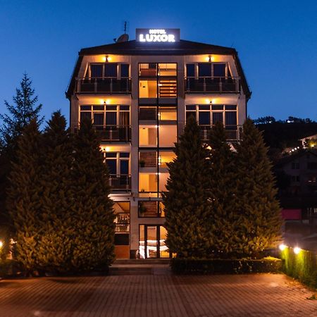 Hotel Luxor Pristina Exterior foto