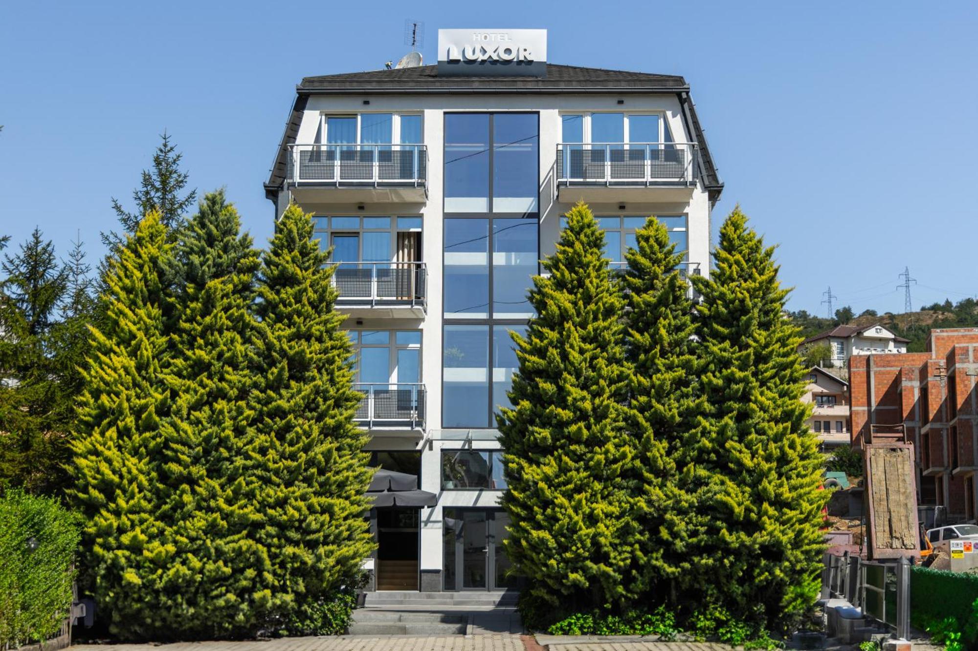 Hotel Luxor Pristina Exterior foto