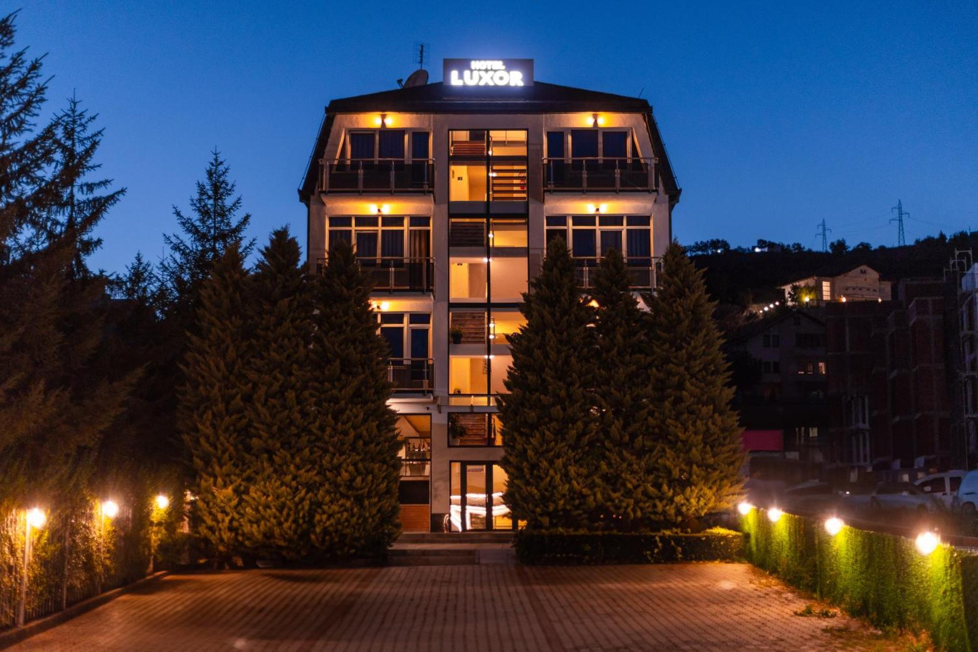 Hotel Luxor Pristina Exterior foto